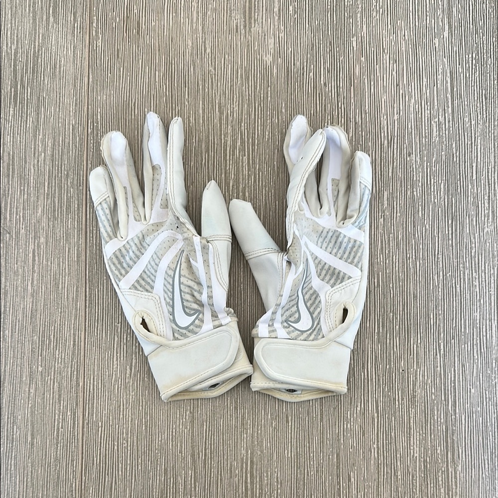 Softball batting gloves
